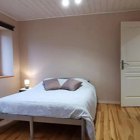 Grand Renove 8 Pers En Haute-loire Calme Et Nature بيت للعطل *